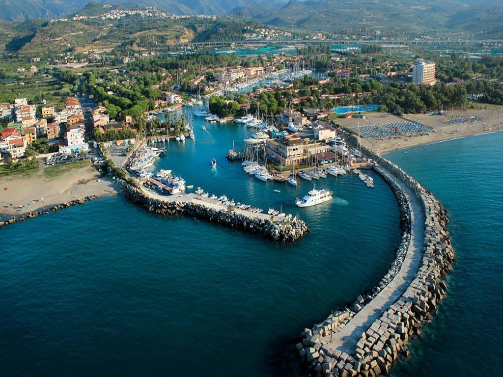 Aparthotel Baia Dei Delfini Furnari Exterior foto