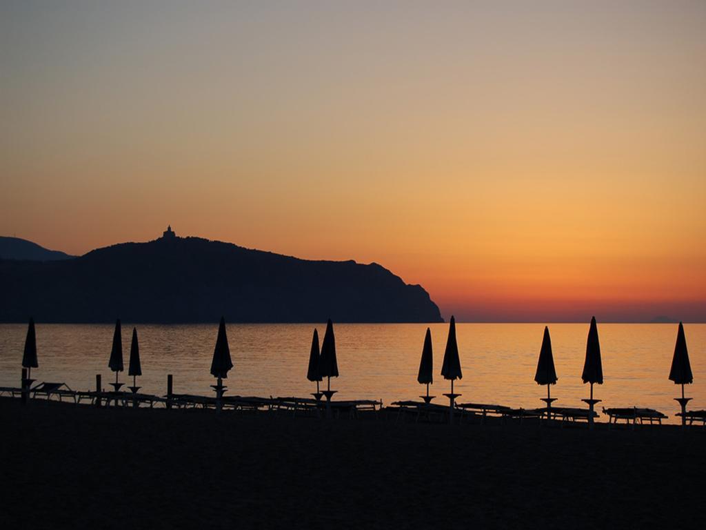 Aparthotel Baia Dei Delfini Furnari Exterior foto