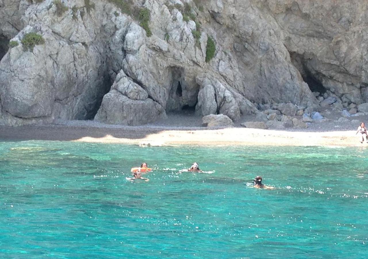 Aparthotel Baia Dei Delfini Furnari Exterior foto